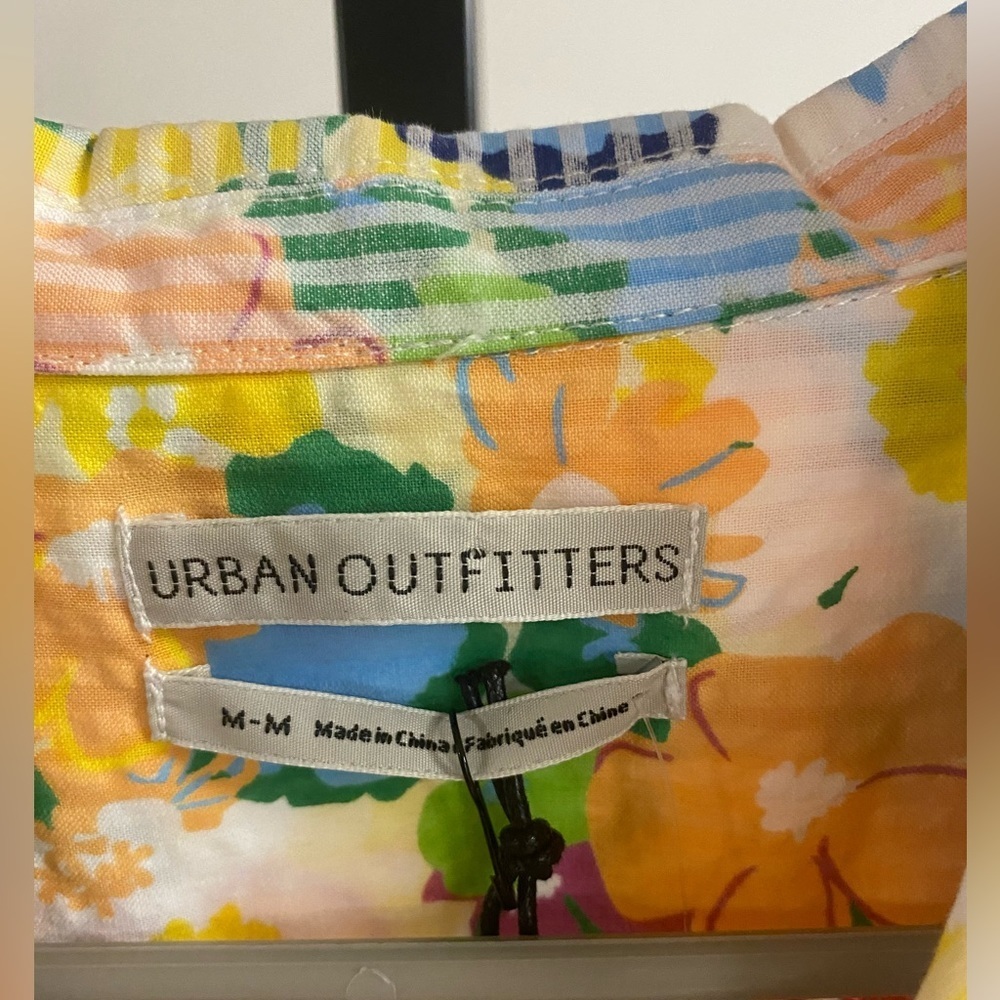 URBAN Outfitters top size medium NWT - Picture 3 of 5